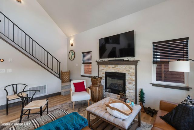 34 Pomrankey LN, Dover, ID 83825