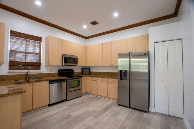 1002 Lavender Circle, Weston, FL 33327