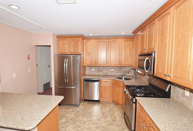 400 S Long Beach Avenue, Freeport, NY 11520