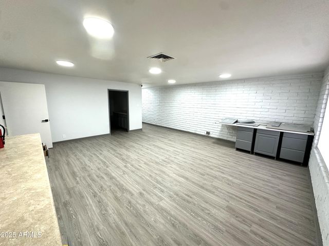 600 E UNIVERSITY Drive, Mesa, AZ 85203