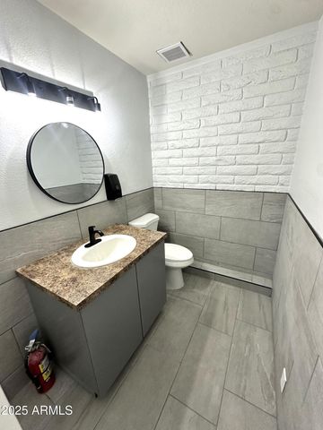 600 E UNIVERSITY Drive, Mesa, AZ 85203