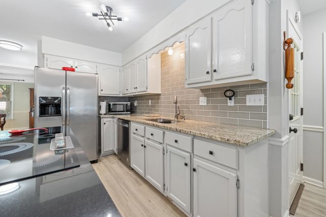 9408 MORNING WOODS CV, Memphis, TN 38016