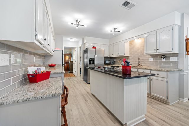 9408 MORNING WOODS CV, Memphis, TN 38016
