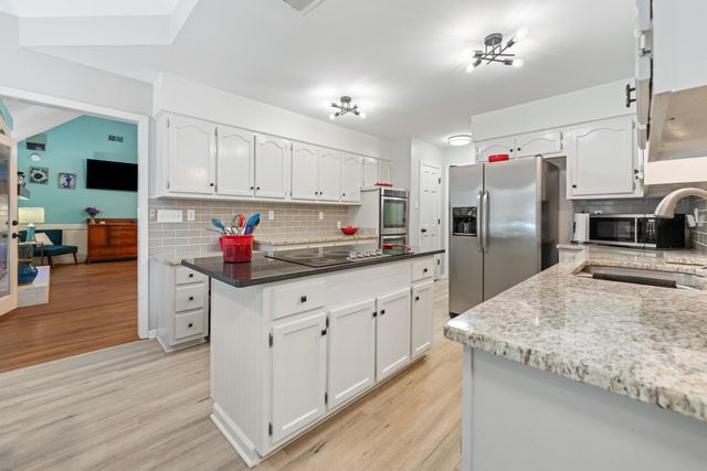 9408 MORNING WOODS CV, Memphis, TN 38016