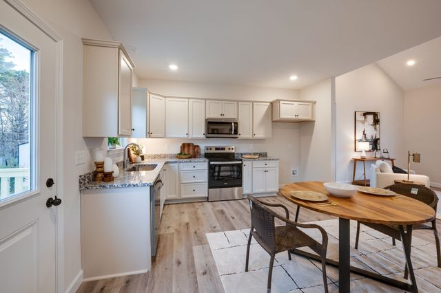 1152 Chestnut Drive, Burns, TN 37029