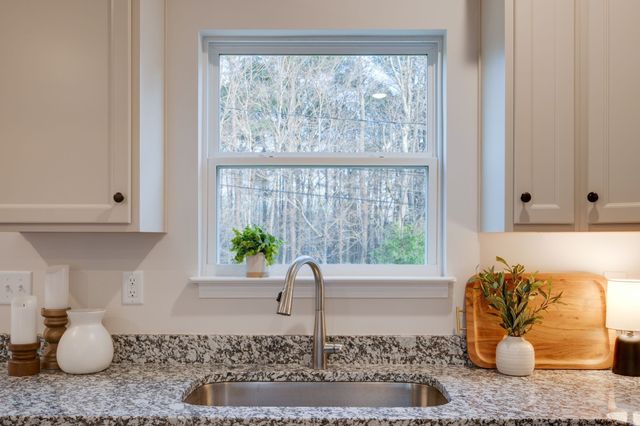 1152 Chestnut Drive, Burns, TN 37029