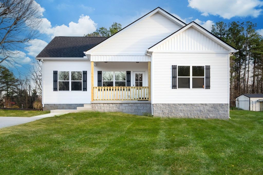 1152 Chestnut Drive, Burns, TN 37029