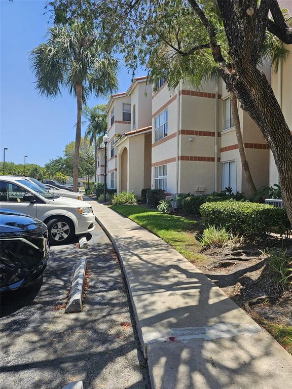 3470 N Pinewalk Drive N 221, Margate, FL 33063