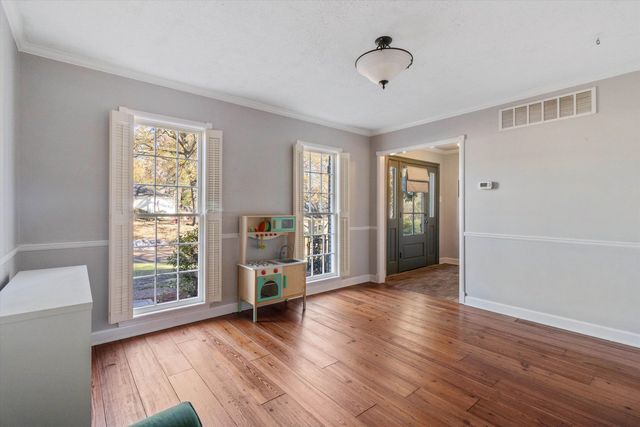 2143 WOODSIDE DR, Germantown, TN 38138