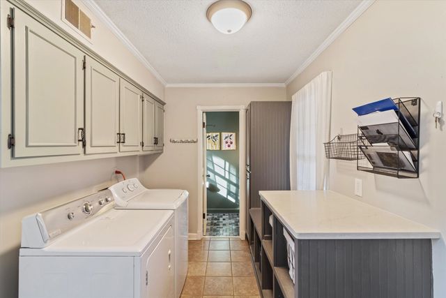 2143 WOODSIDE DR, Germantown, TN 38138