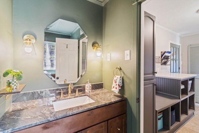 2143 WOODSIDE DR, Germantown, TN 38138