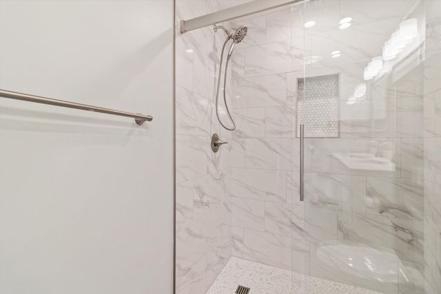 2143 WOODSIDE DR, Germantown, TN 38138