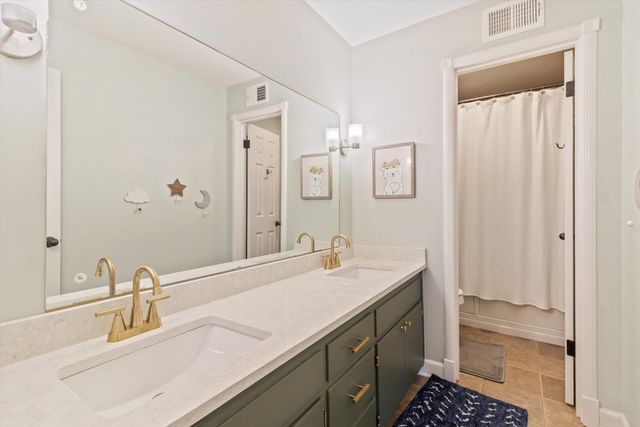 2143 WOODSIDE DR, Germantown, TN 38138