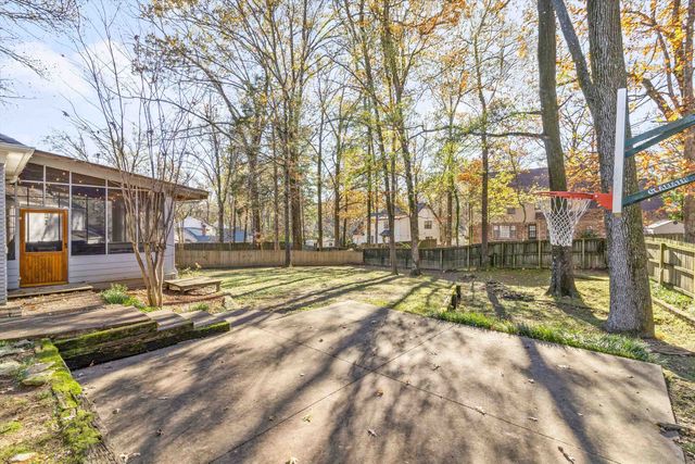 2143 WOODSIDE DR, Germantown, TN 38138