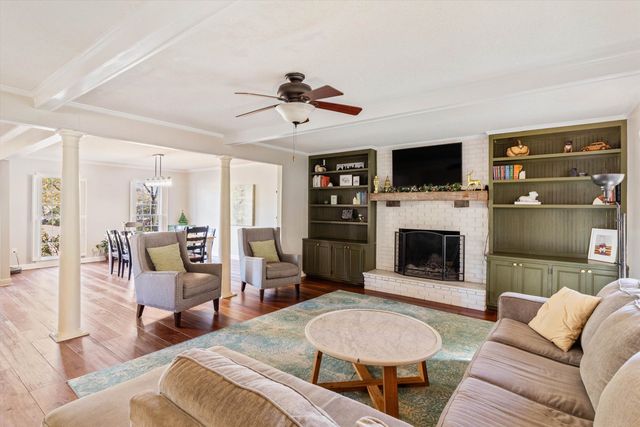 2143 WOODSIDE DR, Germantown, TN 38138