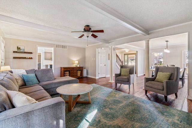 2143 WOODSIDE DR, Germantown, TN 38138