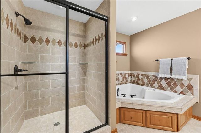 556 N 775th Road, Lawrence, KS 66047