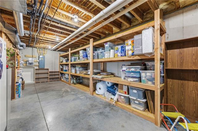 556 N 775th Road, Lawrence, KS 66047