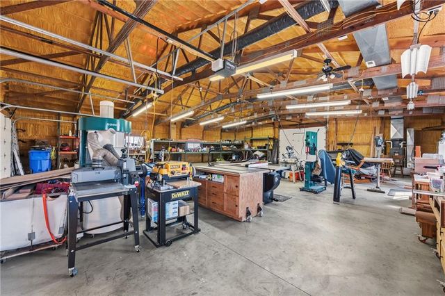 556 N 775th Road, Lawrence, KS 66047