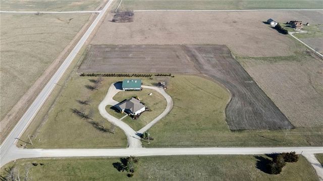 556 N 775th Road, Lawrence, KS 66047