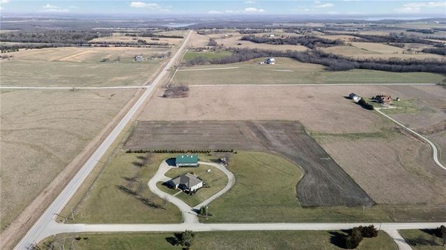 556 N 775th Road, Lawrence, KS 66047