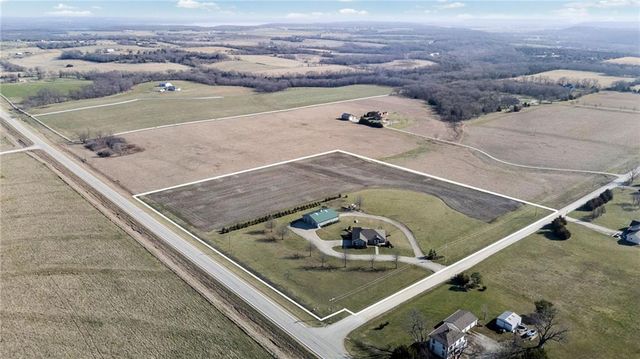 556 N 775th Road, Lawrence, KS 66047