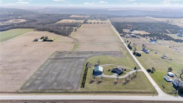 556 N 775th Road, Lawrence, KS 66047