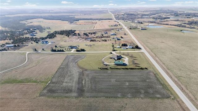 556 N 775th Road, Lawrence, KS 66047