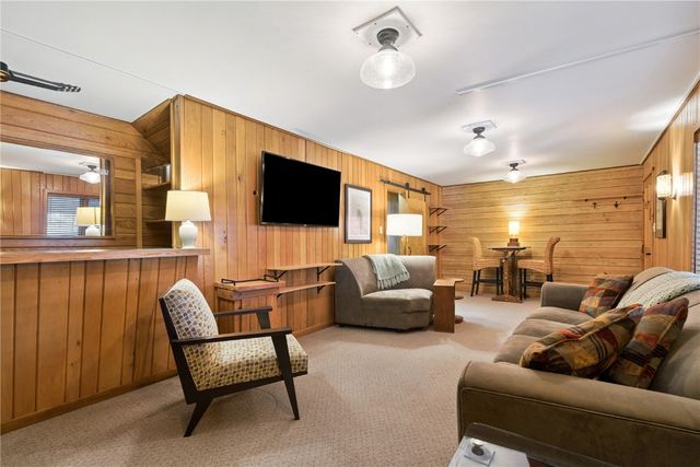 1440 Parkwood Drive SE, Cedar Rapids, IA 52403