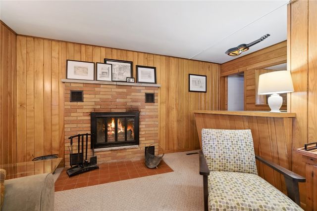 1440 Parkwood Drive SE, Cedar Rapids, IA 52403