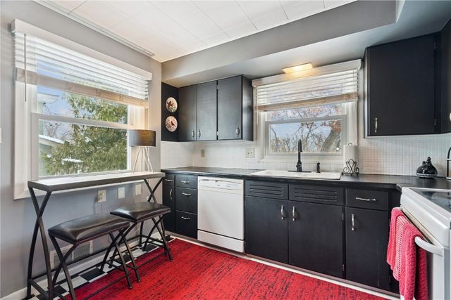 1440 Parkwood Drive SE, Cedar Rapids, IA 52403