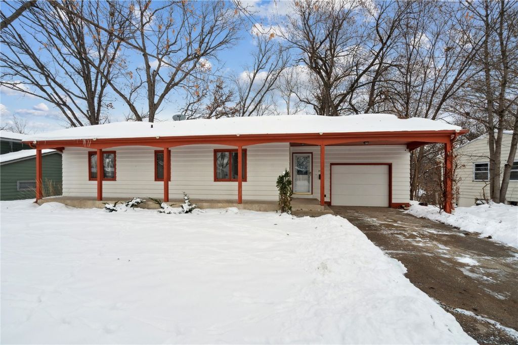 1440 Parkwood Drive SE, Cedar Rapids, IA 52403