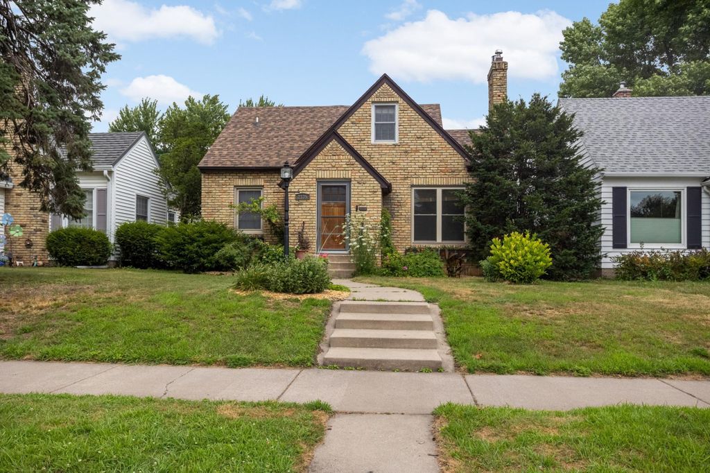 2135 Pinehurst Avenue, Saint Paul, MN 55116 — exterior