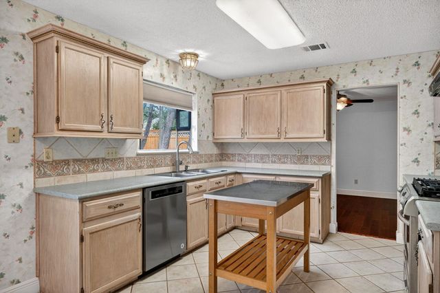 1607 Garnaas DR, Austin, TX 78758