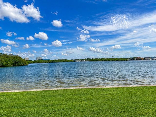 1847 SHORE DRIVE S 101, St Petersburg, FL 33707
