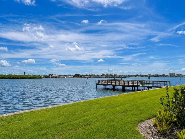 1847 SHORE DRIVE S 101, St Petersburg, FL 33707
