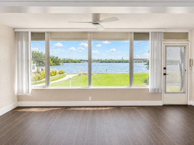 1847 SHORE DRIVE S 101, St Petersburg, FL 33707