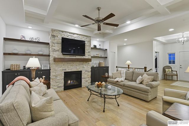 21714 K Street, Elkhorn, NE 68022