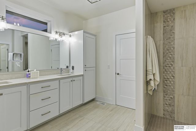 21714 K Street, Elkhorn, NE 68022