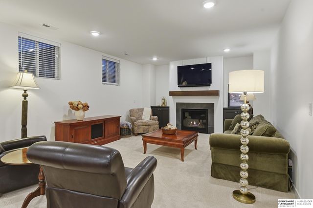 21714 K Street, Elkhorn, NE 68022