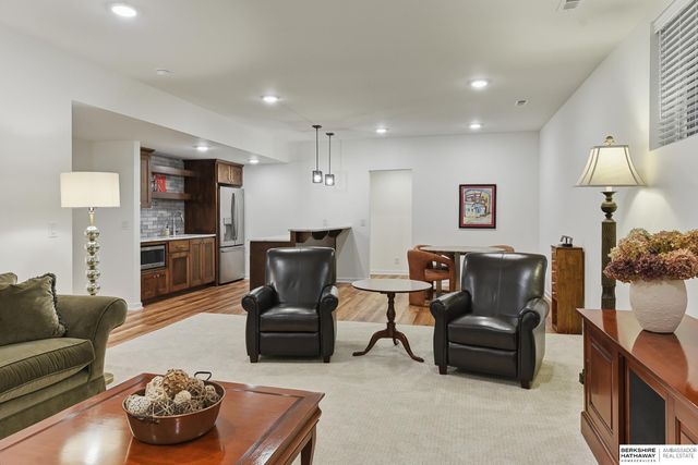 21714 K Street, Elkhorn, NE 68022