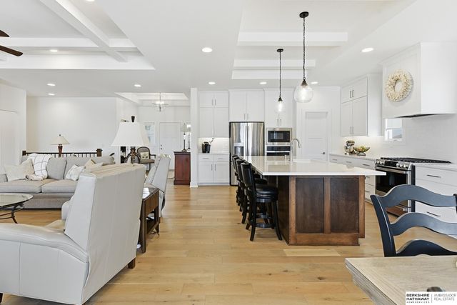 21714 K Street, Elkhorn, NE 68022