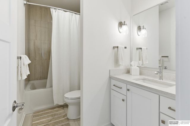 21714 K Street, Elkhorn, NE 68022