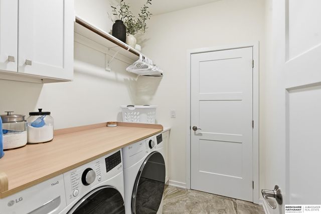 21714 K Street, Elkhorn, NE 68022