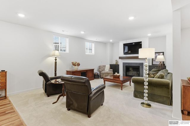 21714 K Street, Elkhorn, NE 68022