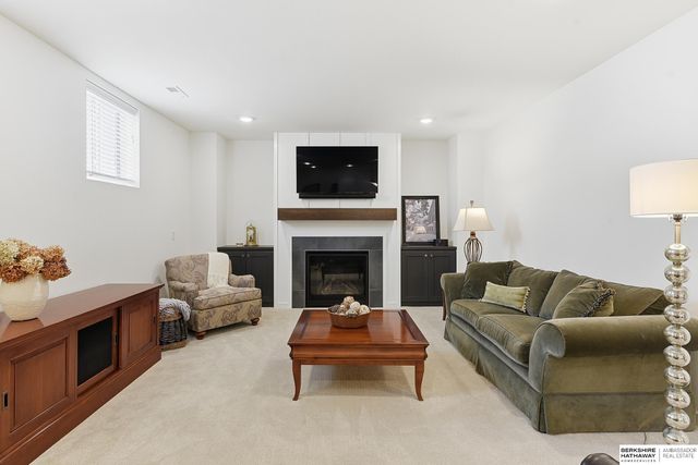 21714 K Street, Elkhorn, NE 68022