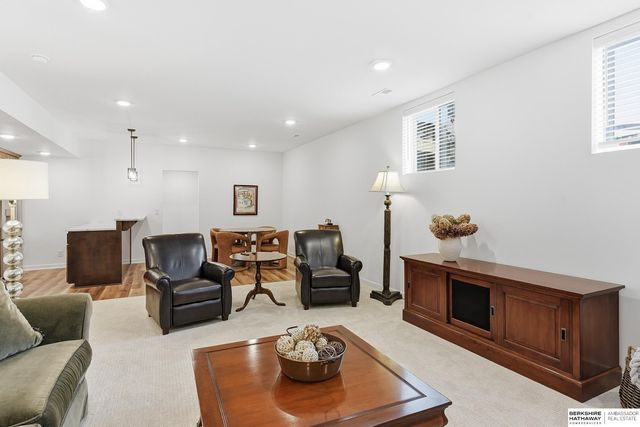 21714 K Street, Elkhorn, NE 68022