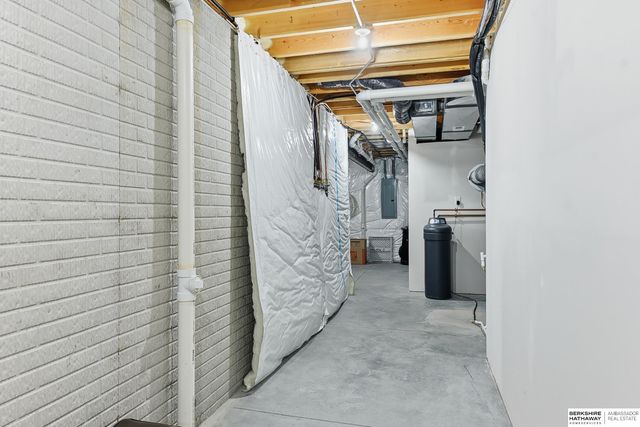 21714 K Street, Elkhorn, NE 68022