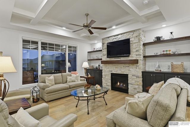 21714 K Street, Elkhorn, NE 68022