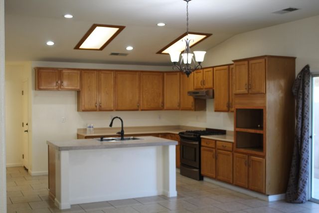 4714 W Ashland Avenue, Visalia, CA 93277